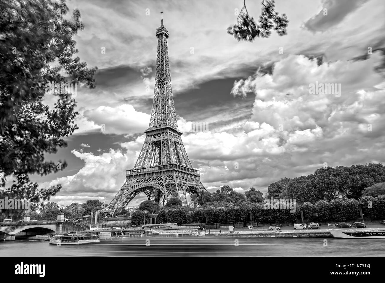 Blick auf den Eiffelturm in Paris. Stockfoto