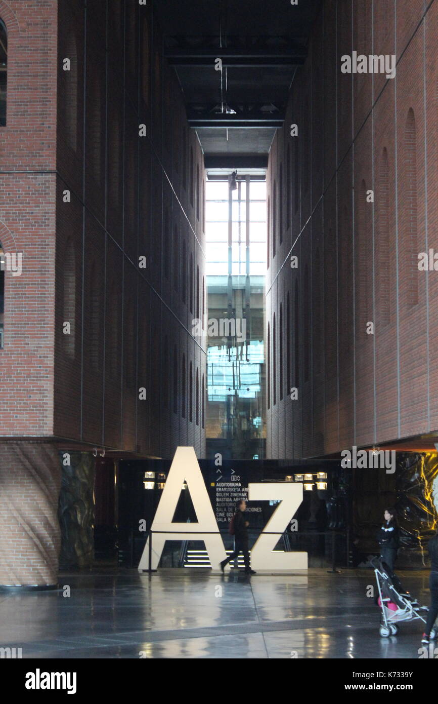 Große A bis Z Zeichen in einem Einkaufszentrum in Bilbao. Stockfoto
