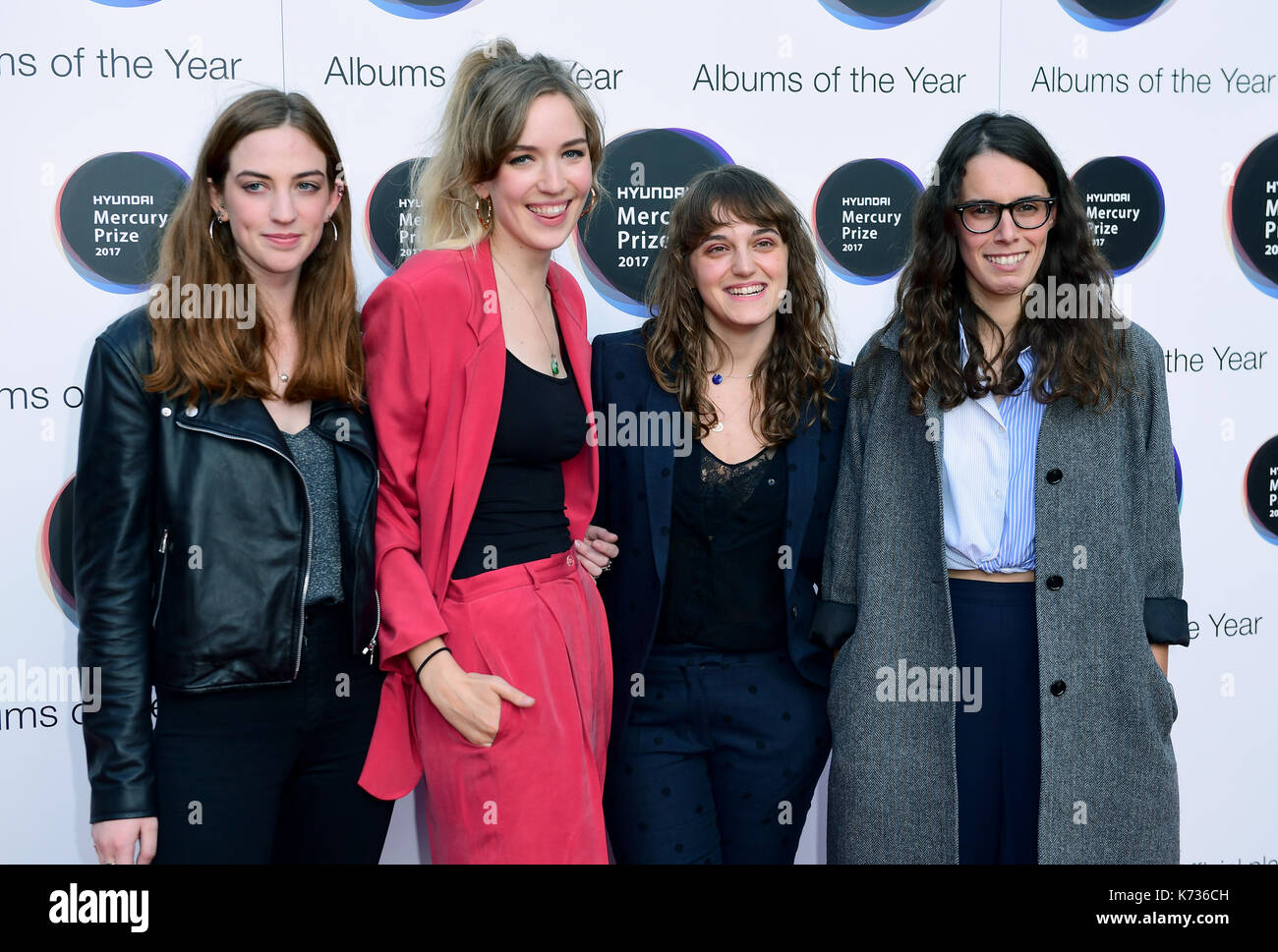 Juliette Jackson, Soph Nathann, Celia Archer und Farn Ford Der großen Mond die Teilnahme an der 2017 Hyundai Mercury Music Prize Zeremonie im Hammersmith Apollo in London. Siehe PA Geschichte showbiz Quecksilber. Stockfoto