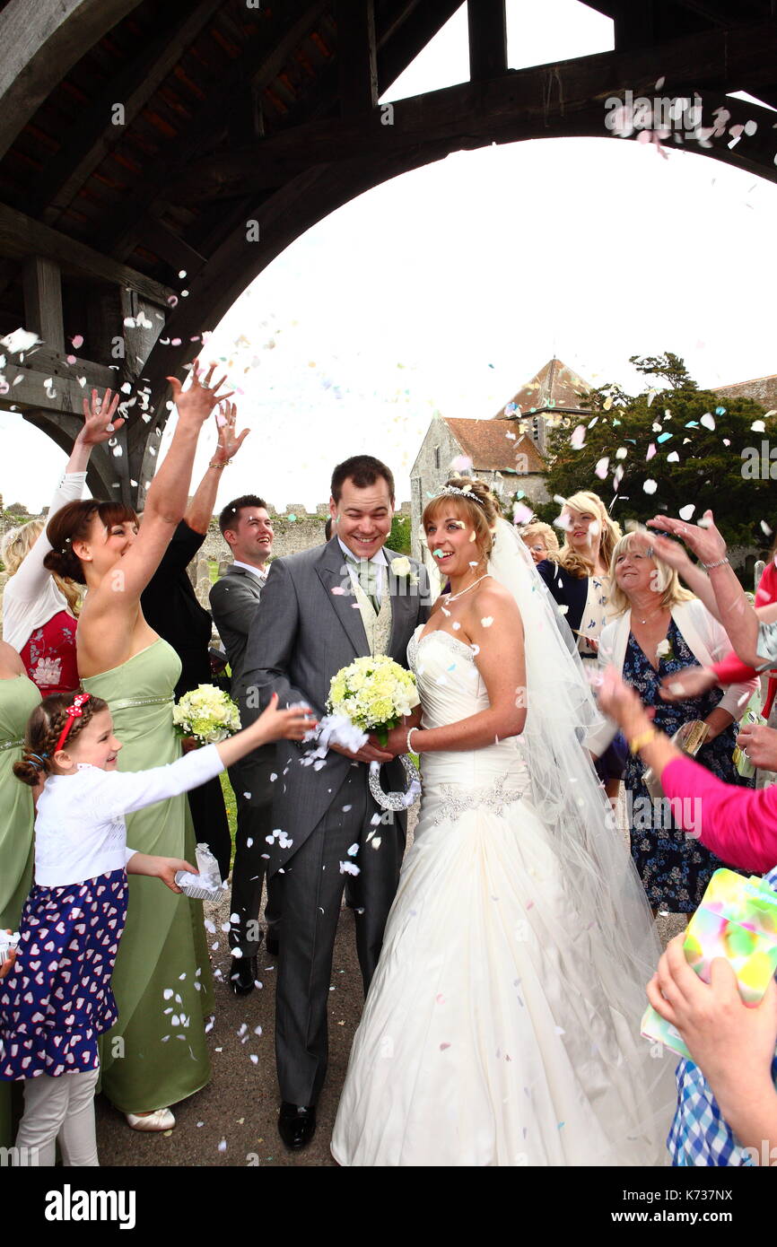 Hochzeit Fotos, ein paar Ihren besonderen Tag mit Familie und Freunden feiern. Stockfoto