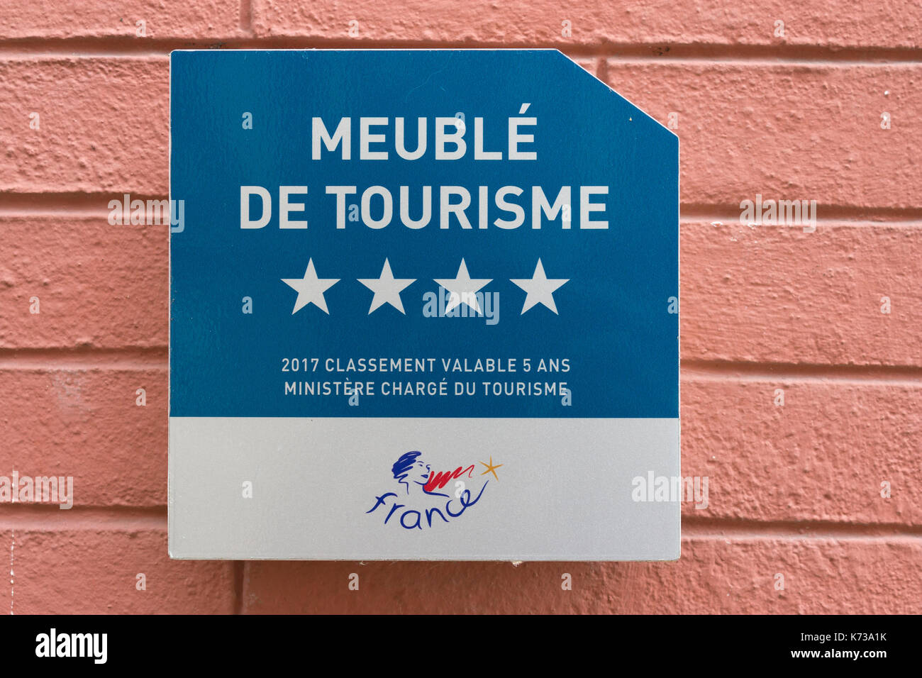Mietbare möblierte Ferienwohnung vom Tourismus Ministerium anerkannt, - Zeichen in Frankreich Stockfoto