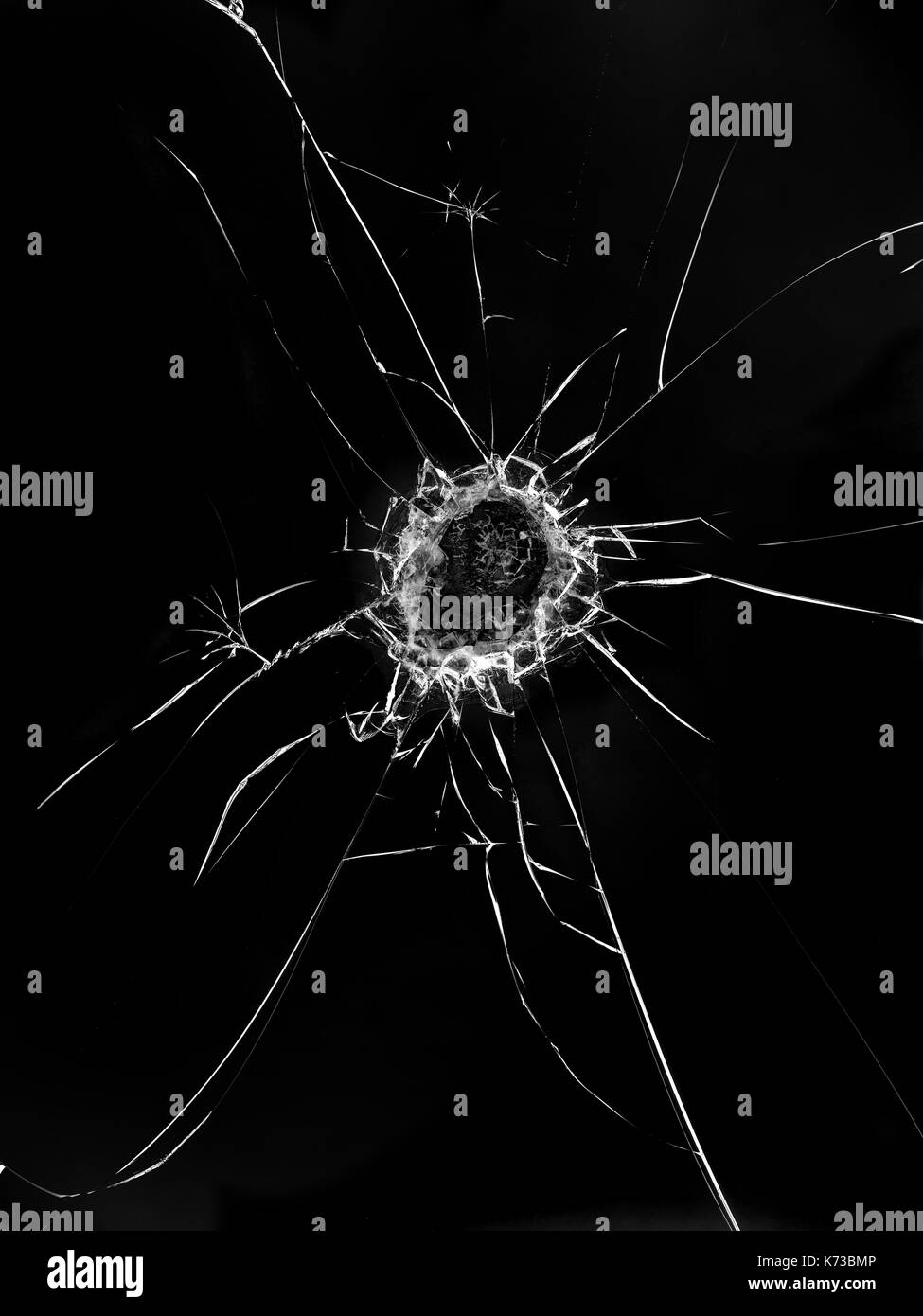 Zerbrochenes Glas auf schwarzem Hintergrund, Textur Hintergrund Objekt  design Stockfotografie - Alamy