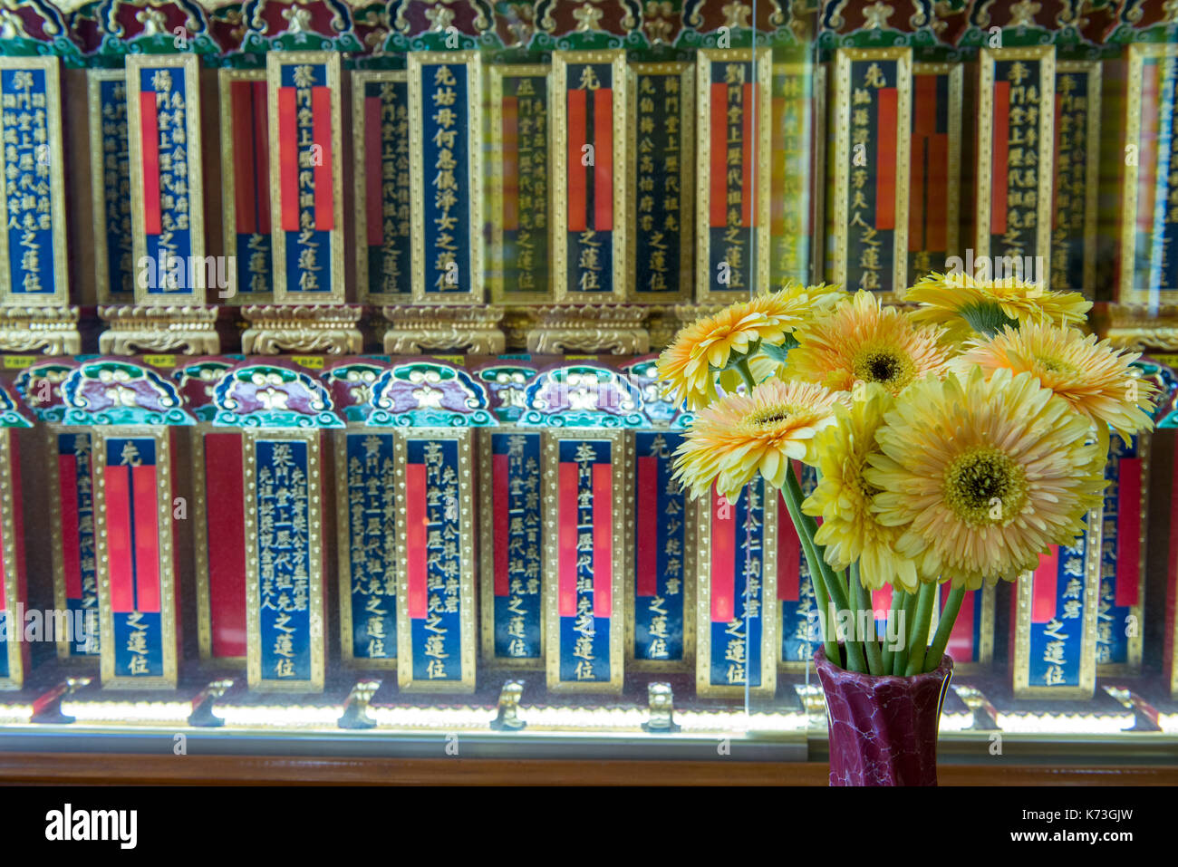Halle Gehäuse Gedenktafeln für die Verstorbenen. Tung Lin Kok Yuen, einem buddhistischen Kloster- und Bildungseinrichtung an Nr. 15 Shan Kwong Straße in Ha Stockfoto