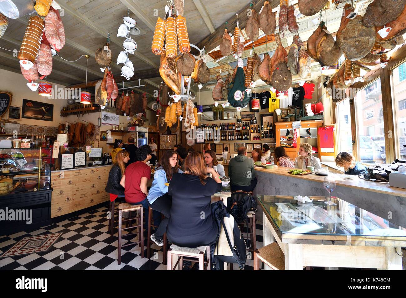 Italien, Emilia Romagna, Bologna, Via Oberdan, La Prosciutteria Stockfoto