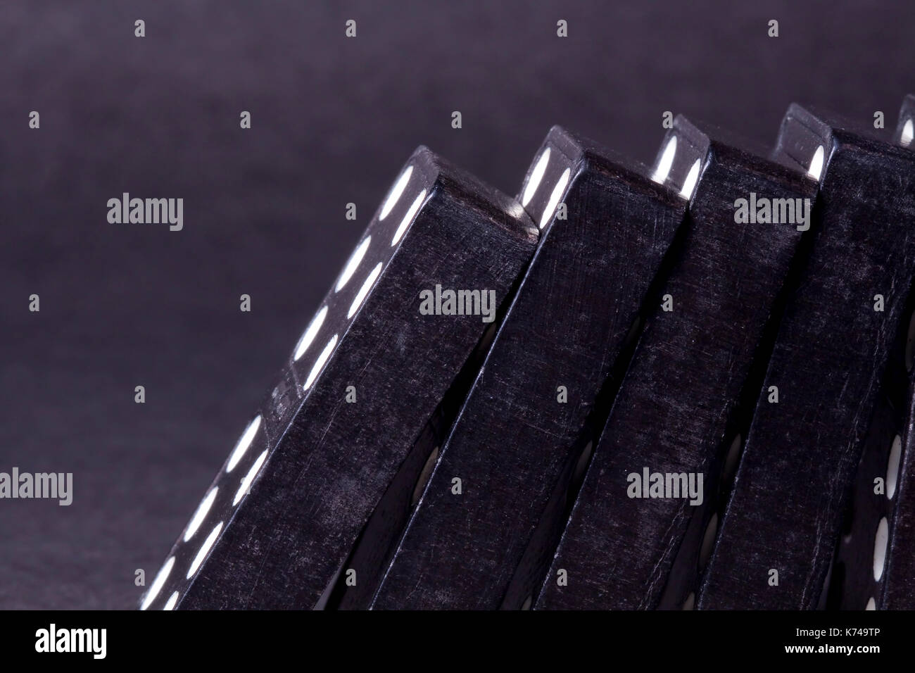 Schwarze Dominos Umgestürzten Stockfoto