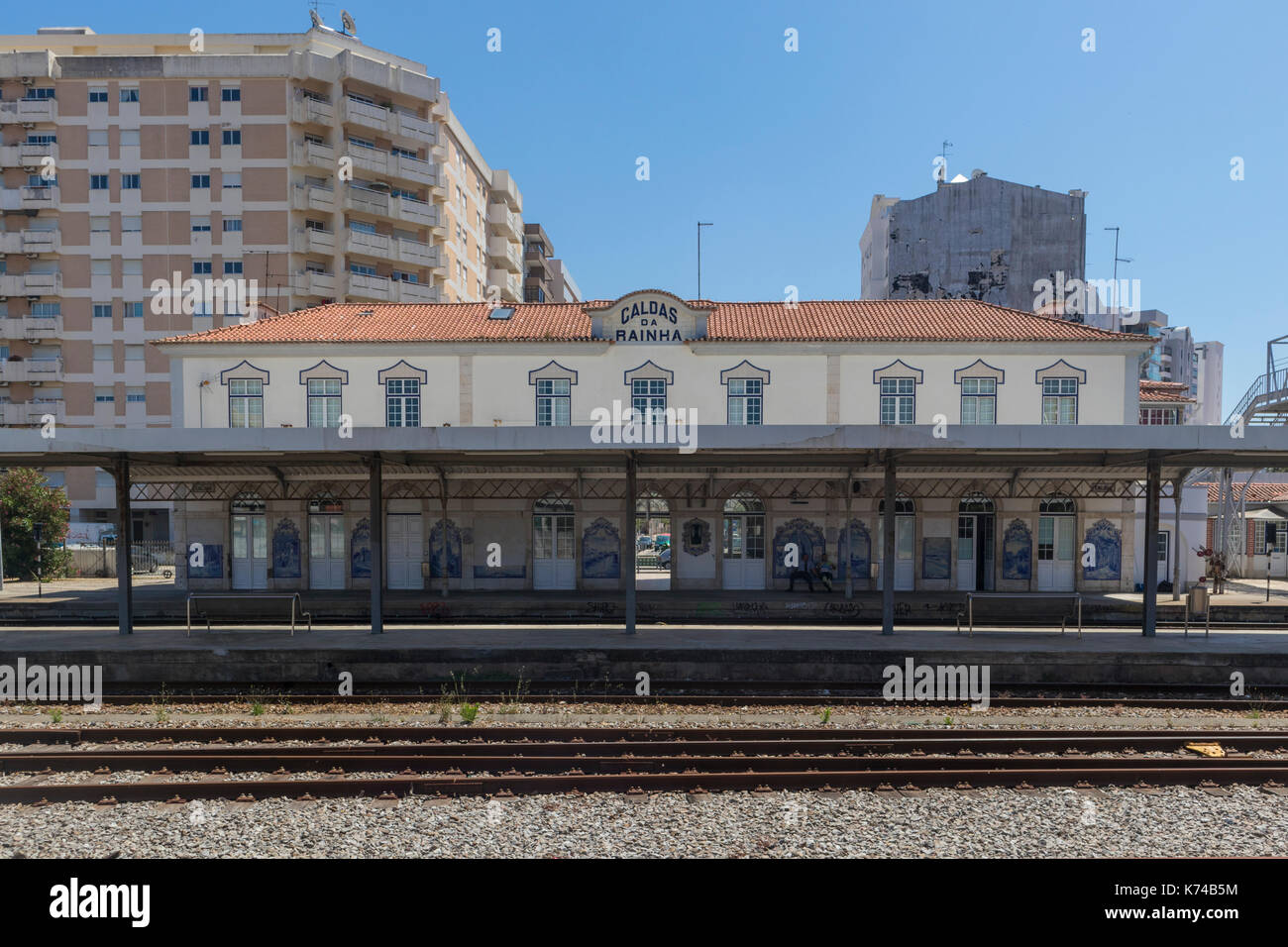 Gleise und Plattform der Caldas da Rainha Bahnhof Portugal Stockfoto