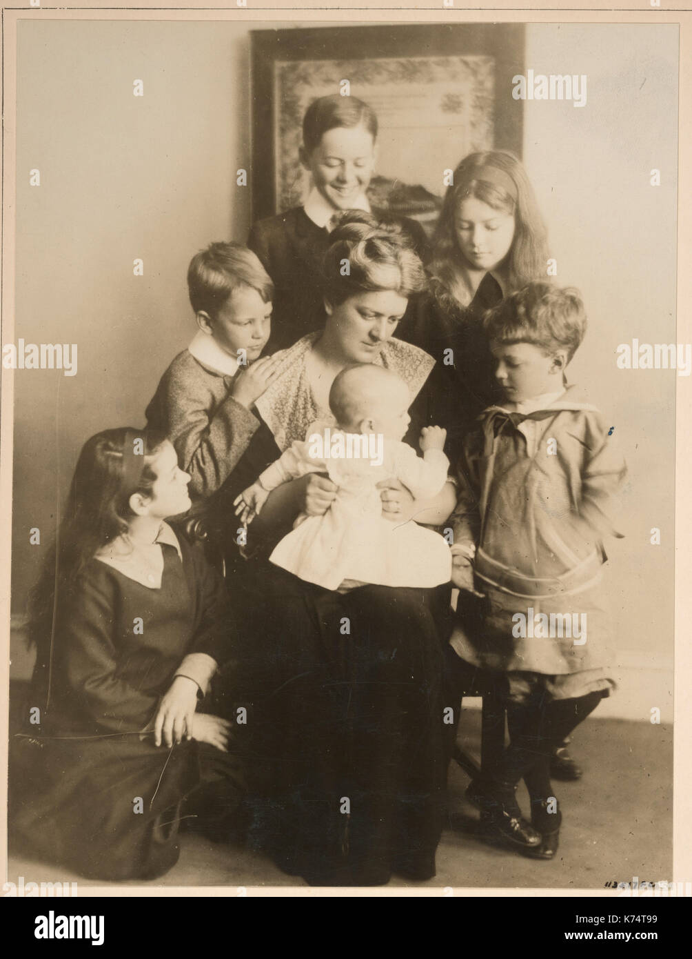 Frau Paul Crompton von Philadelphia dn ihre sechs Kinder, die verloren gehen, wenn die lusitania durch ein deutsches U-Boot torpediert wurde. Philadelphia, 1915 Stockfoto