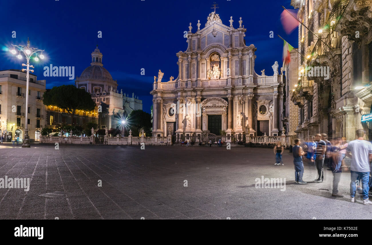 Piazza del Duomo, Kathedrale von Sant' Agata, Nachtsicht, Catania, Sizilien, Italien Stockfoto
