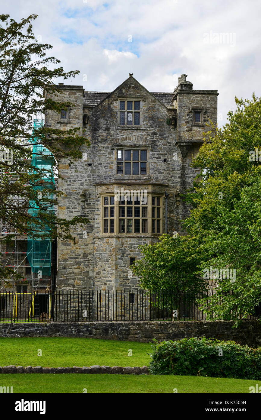 Von außen restauriert 15. Jahrhundert Donegal Castle in Donegal Town, County Donegal, Republik von Irland Stockfoto