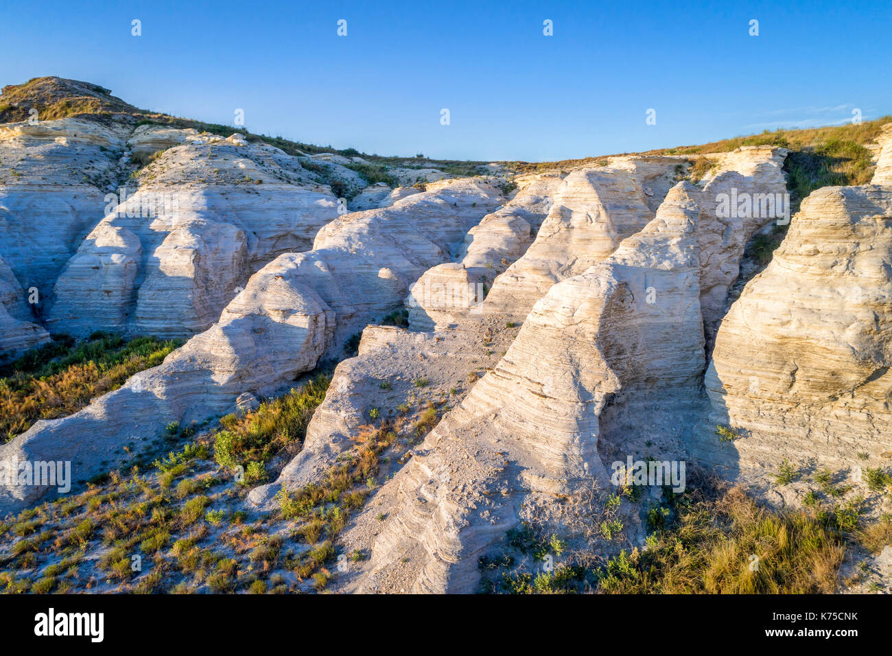 Kalkstein Erosionsformen im Castle Rock in der Prärie Western Kansas in der Nähe von quinter (Gove County), Spätsommer Luftaufnahme Stockfoto