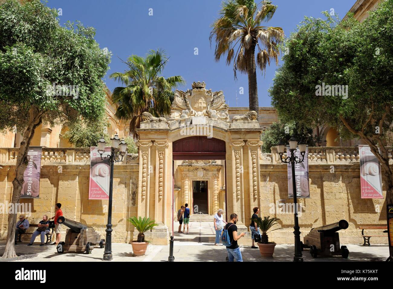 Ehemalige Hauptstadt von Malta, Mdina, Vilhena Palace dating von 1726, gebaut von dem französischen Architekten Charles Franois de Mondion und Gehäuse das Nationale Museum der Naturwissenschaften von Malta oder Nationalmuseum für Naturgeschichte Stockfoto