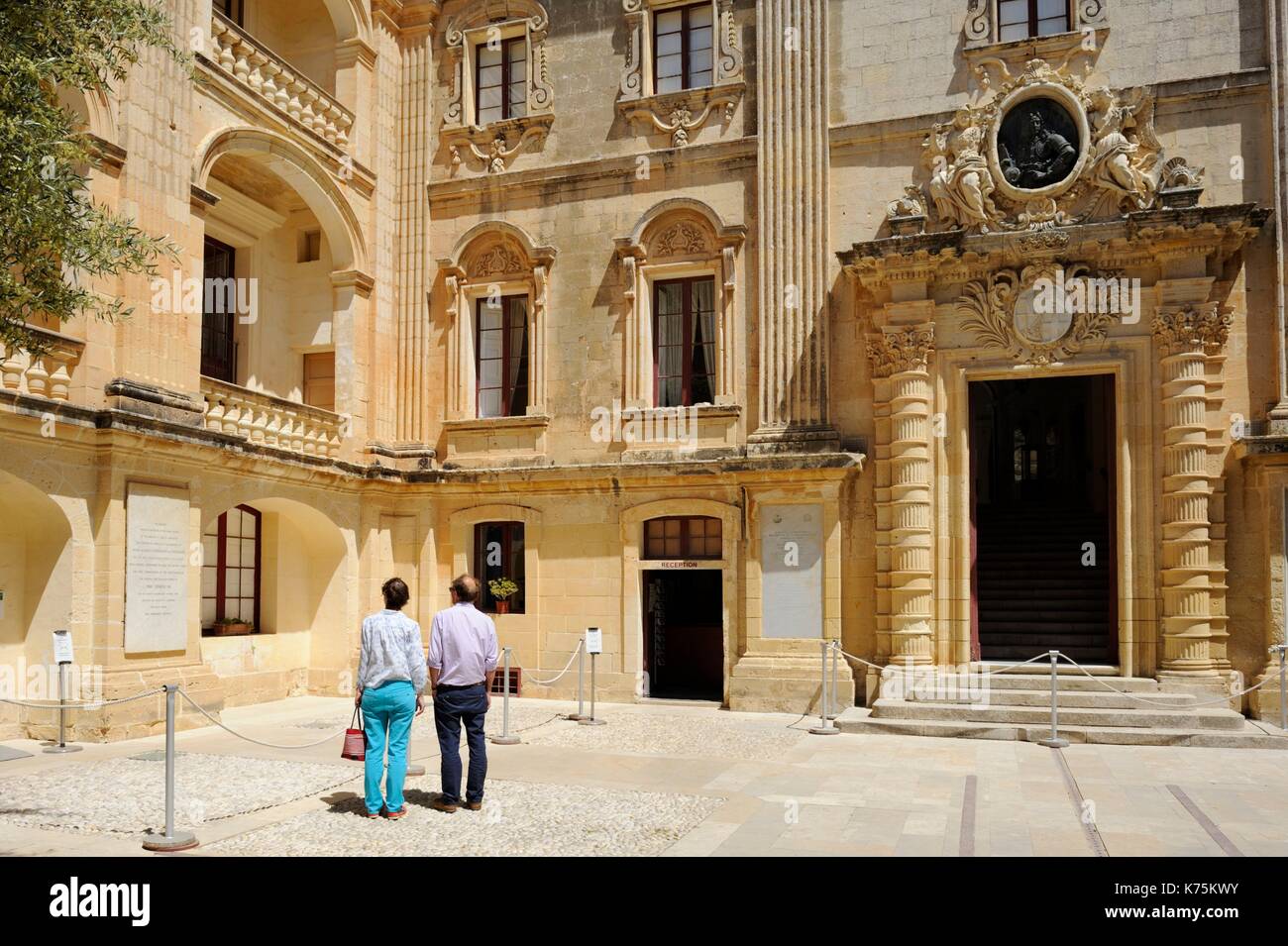 Ehemalige Hauptstadt von Malta, Mdina, Vilhena Palace dating von 1726, gebaut von dem französischen Architekten Charles Franois de Mondion und Gehäuse das Nationale Museum der Naturwissenschaften von Malta oder Nationalmuseum für Naturgeschichte Stockfoto