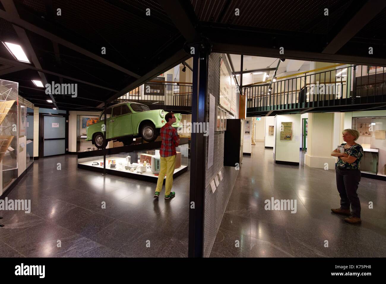 Deutschland, Berlin, Berlin-Mitte, Unter den Linden, Deutsches Historisches Museum Deutsches Historisches Museum (DHM) in Berlin 1987 erstellt in einem ehemaligen Preußischen Arsenal aus dem Beginn des 18. Jahrhunderts, das geteilte Deutschland Stockfoto