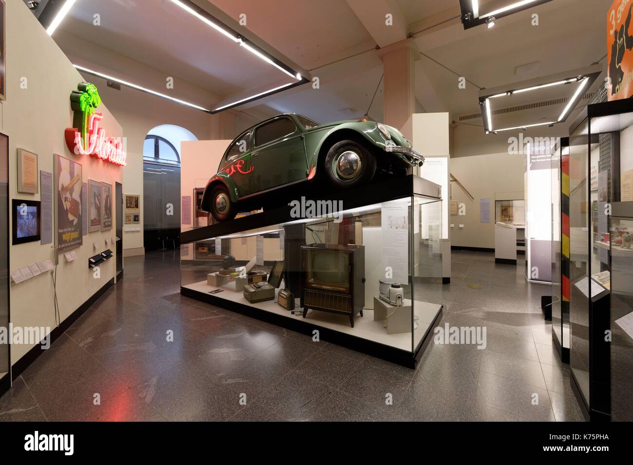 Deutschland, Berlin, Berlin-Mitte, Unter den Linden, Deutsches Historisches Museum Deutsches Historisches Museum (DHM) in Berlin 1987 erstellt in einem ehemaligen Preußischen Arsenal aus dem Beginn des 18. Jahrhunderts, das geteilte Deutschland Stockfoto