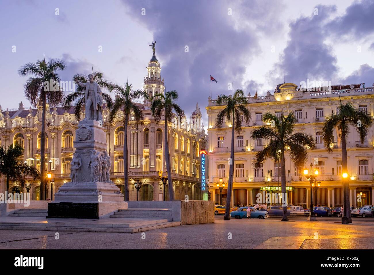 Kuba, Havanna, Habana Vieja Bezirk (UNESCO-Weltkulturerbe), Paseo de Marti oder Prado, Allee, gesäumt mit eleganten Villen Anschließen des Malecon zum Kapitol, den Parque Central, dem großen Theater von Havanna (Gran Teatro de La Habana) und das Hotel Inglaterra Stockfoto