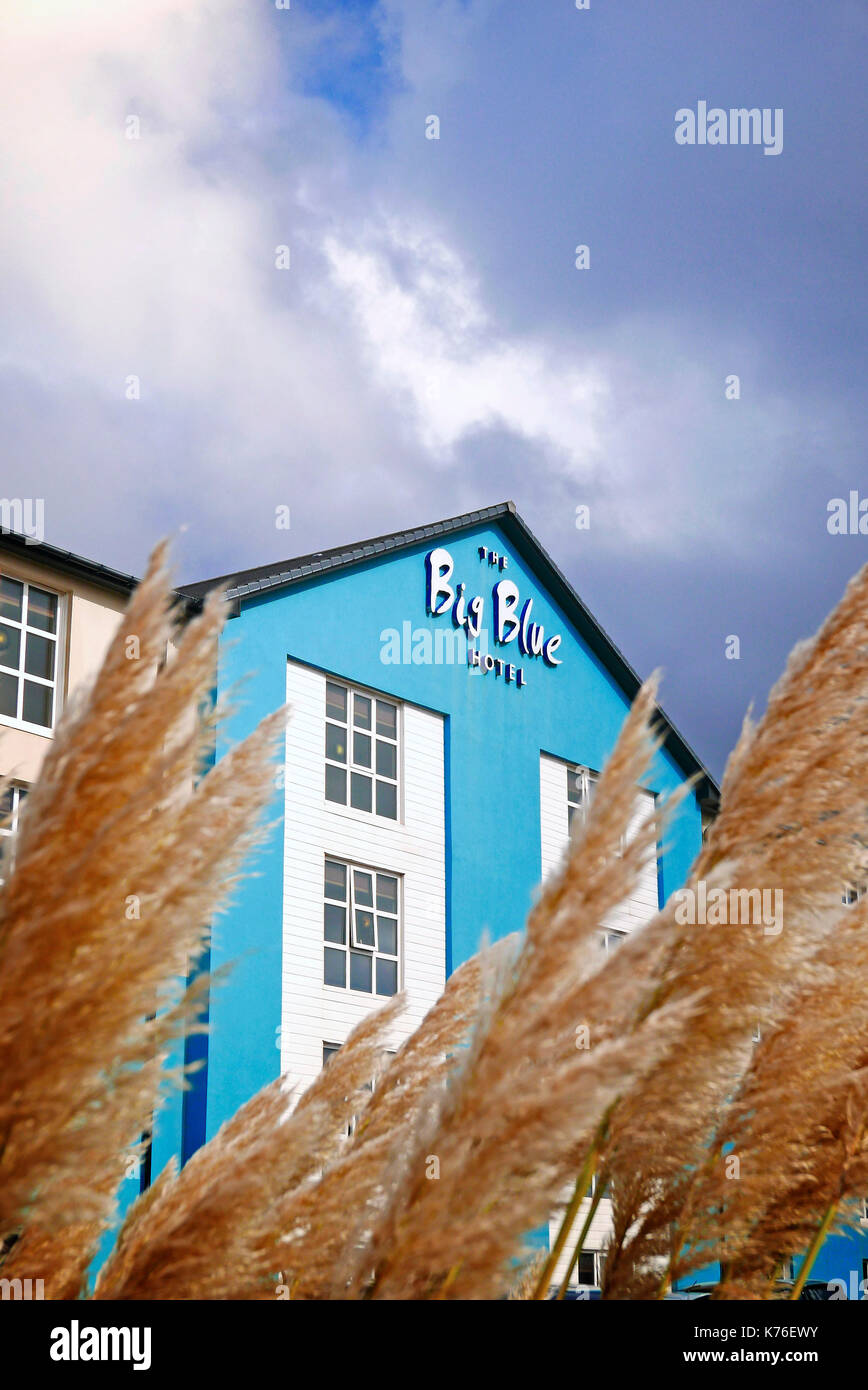 Das Big Blue Hotel am Pleasure Beach Amusement Park, Blackpool, Lancashire, Großbritannien Stockfoto