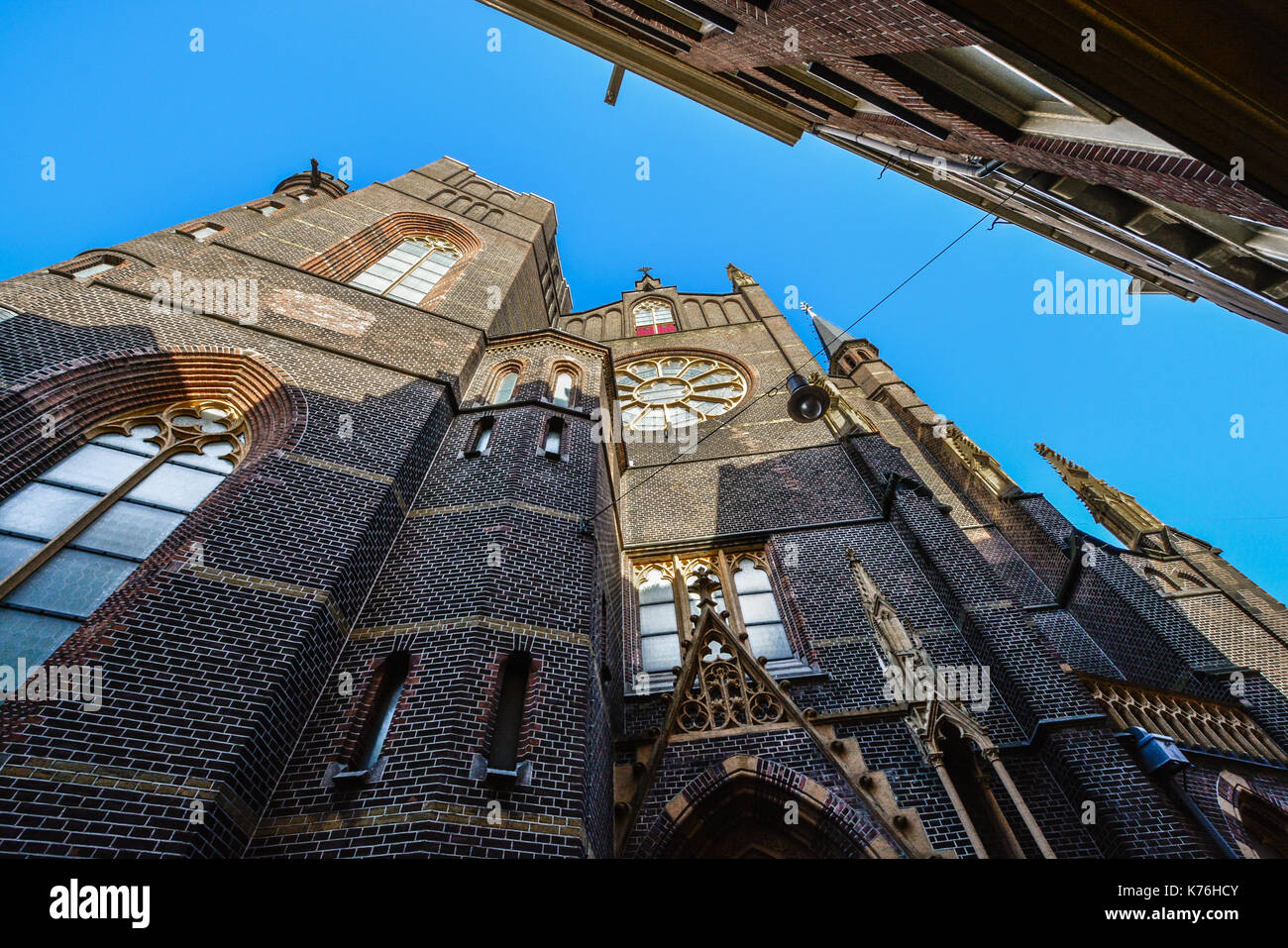 Ziegel, gotische Kirche aus Backstein im historischen Zentrum von Amsterdam Stockfoto