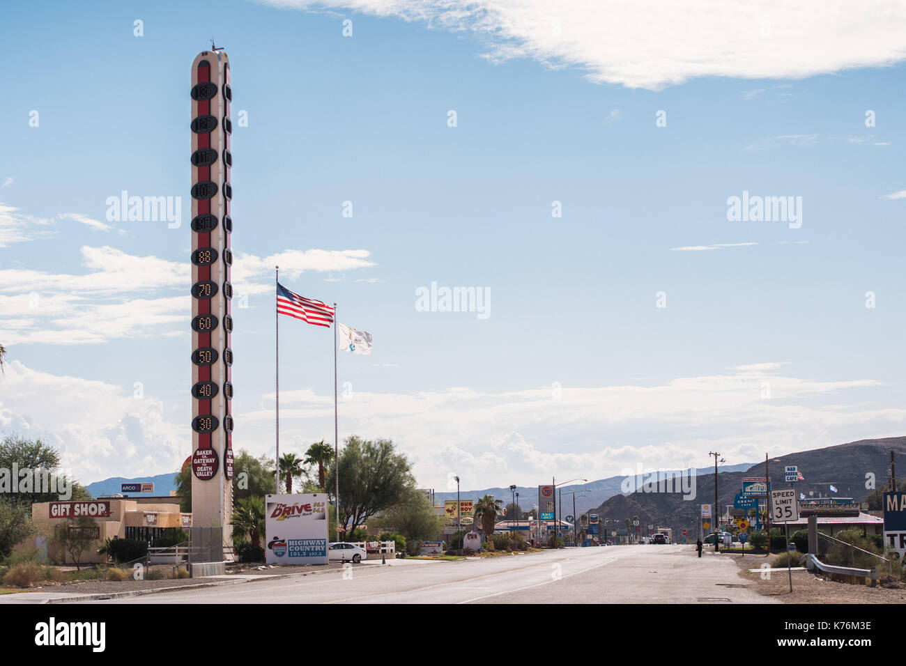 Die weltweit höchsten Thermometer - Baker, Kalifornien Stockfoto