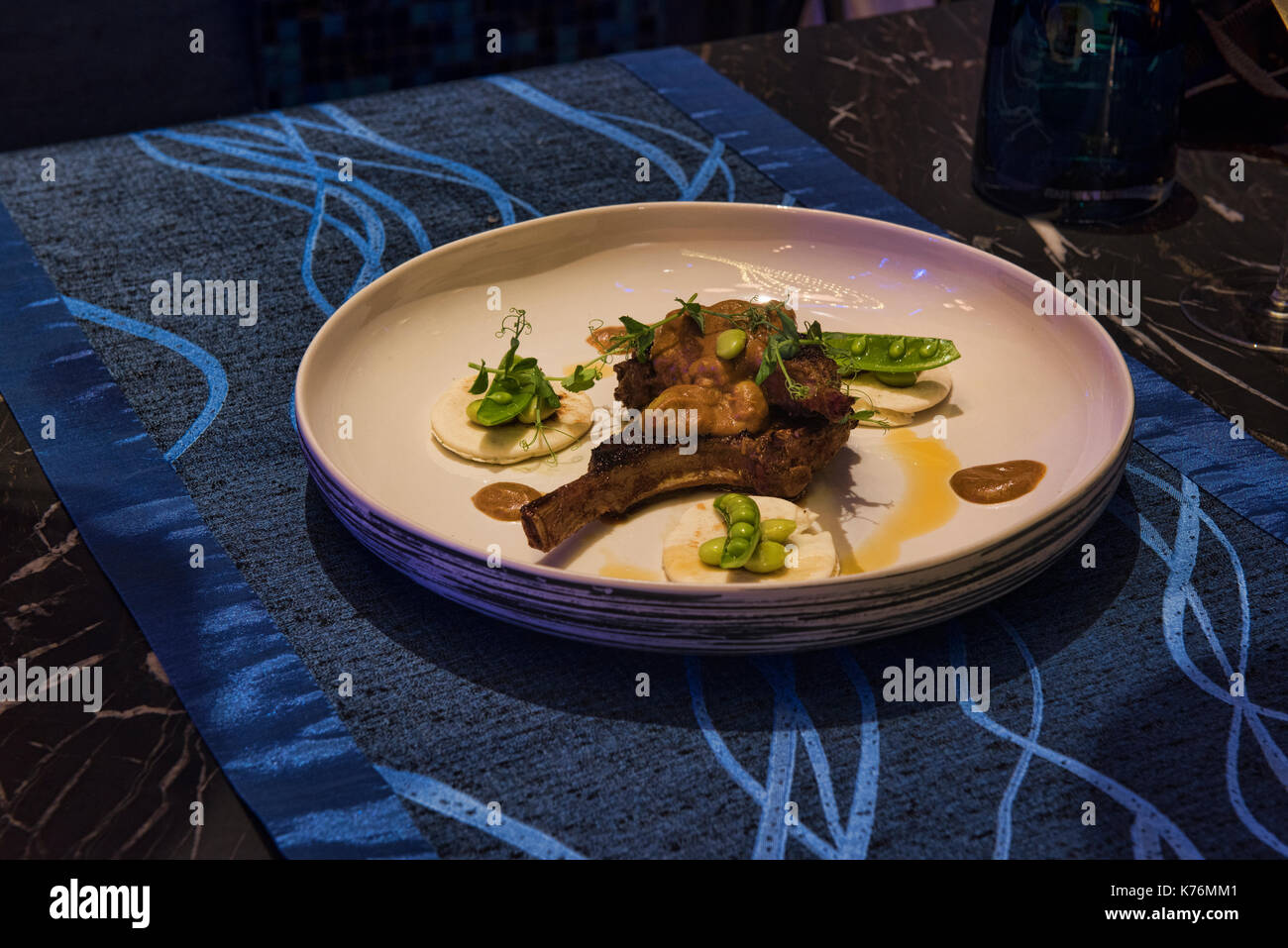 Elegante Lammkoteletts, molekulare Küche, Bangkok, Thailand Stockfoto