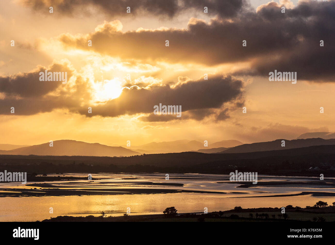 Sonnenaufgang auf der atlantischen Küste der Grafschaft Donegal, Ardara, Irland Stockfoto