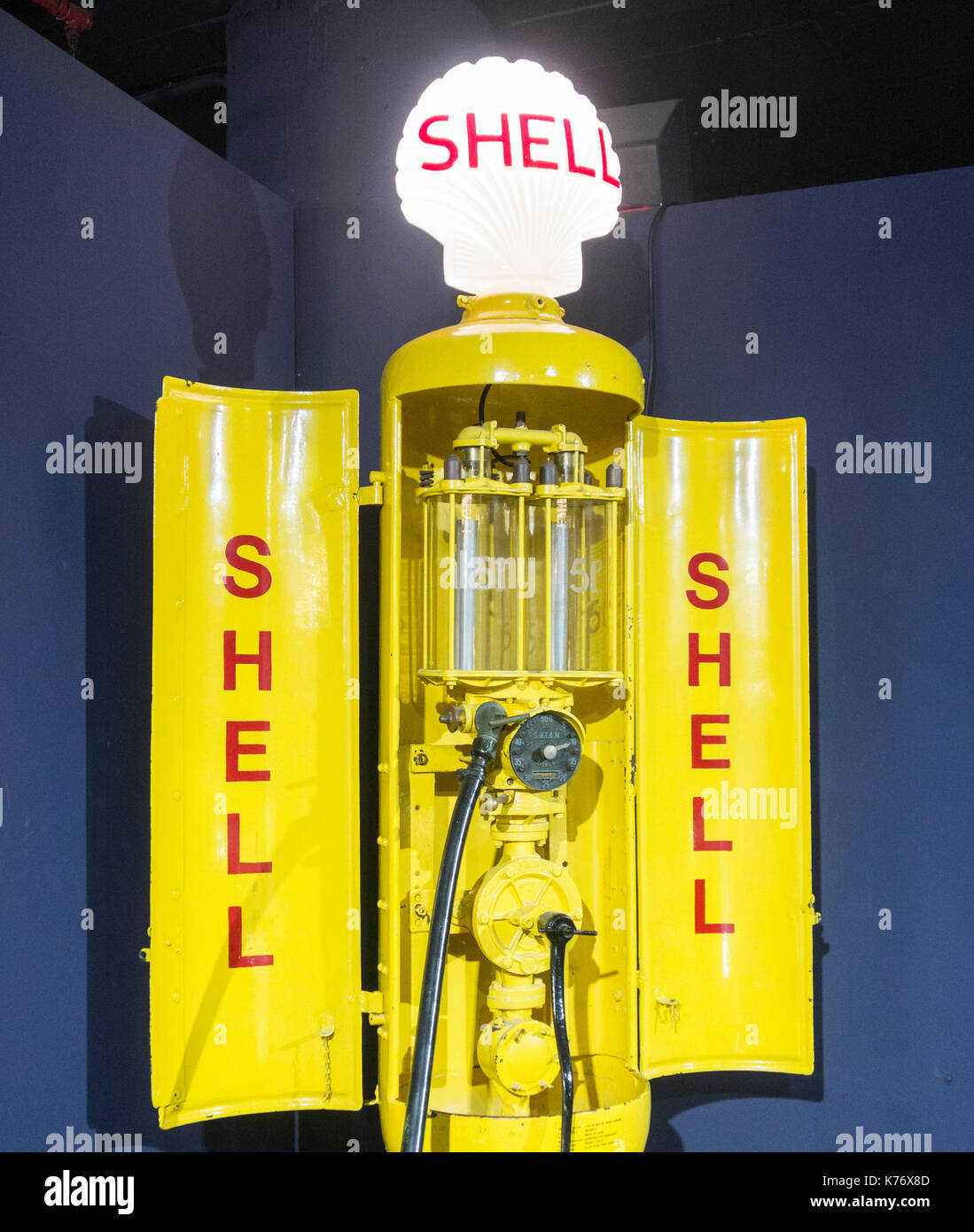 Retro Shell Benzinpumpe. Stockfoto