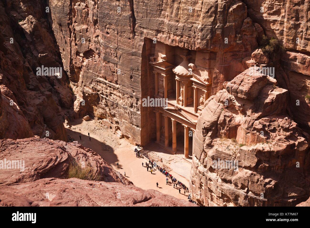 Jordanien, Petra-Wadi Musa, alten nabatäischen Felsenstadt Petra, erhöhten Blick auf die Treasury, A-Khazneh Al-Khubta-Trail Stockfoto