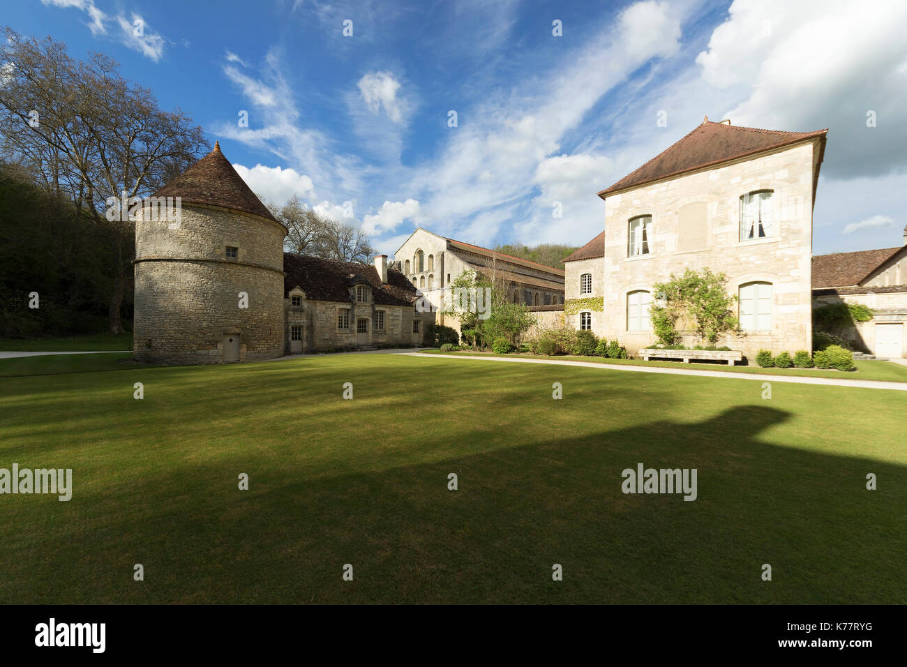 MONTBARD, Frankreich - April 2014; der Komplex der Abtei von Fontenay. Stockfoto