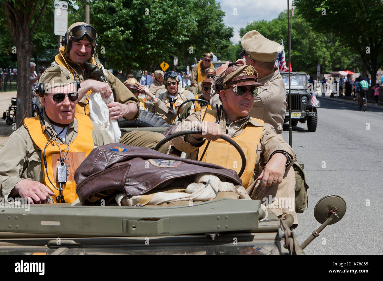 US Air Force reenactors des Zweiten Weltkrieges in der National Memorial Day Parade - Washington, DC, USA teilnehmen Stockfoto