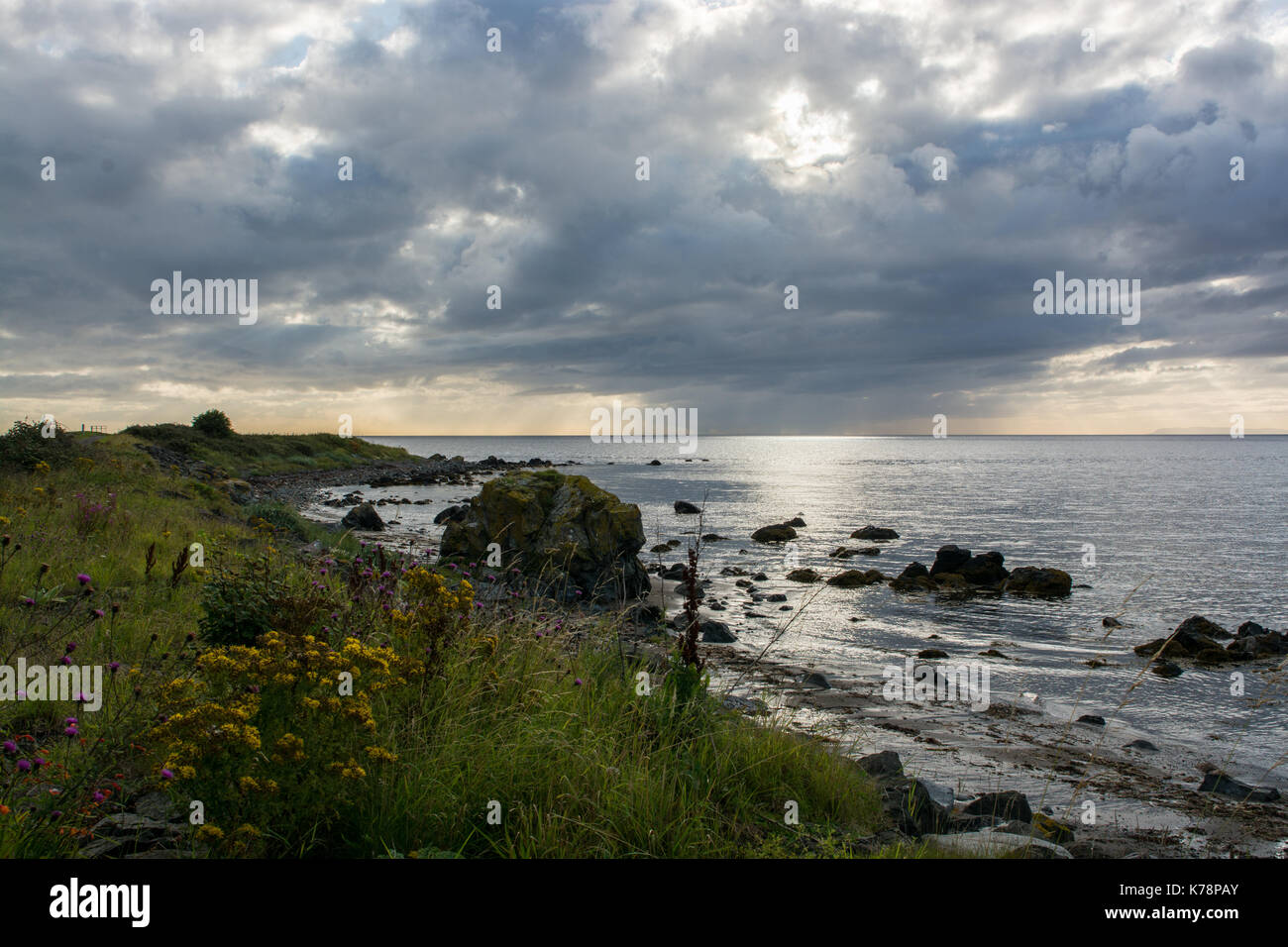 Seascape Blick über den Strand und das Meer in der Nähe von lendalfoot Girvan, Schottland Stockfoto