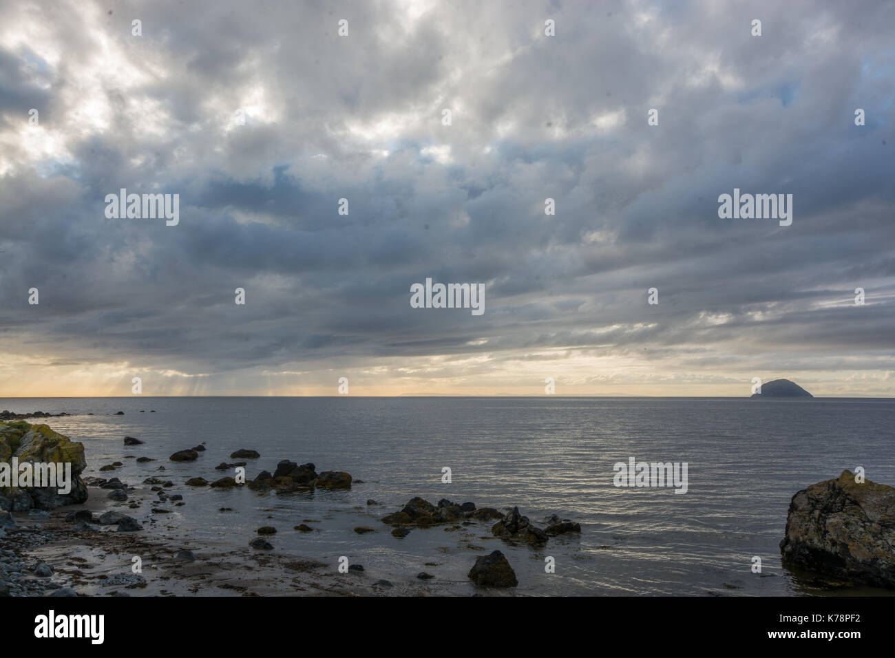 Seascape Blick über den Strand und das Meer in der Nähe von lendalfoot Girvan, Schottland Stockfoto