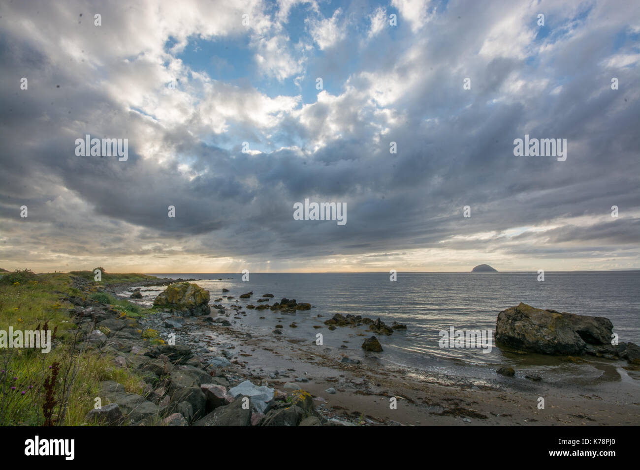 Seascape Blick über den Strand und das Meer in der Nähe von lendalfoot Girvan, Schottland Stockfoto