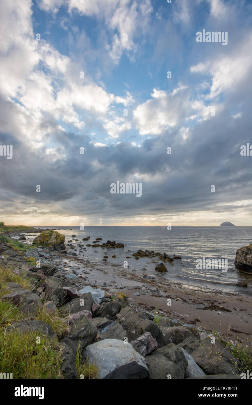 Seascape Blick über den Strand und das Meer in der Nähe von lendalfoot Girvan, Schottland Stockfoto