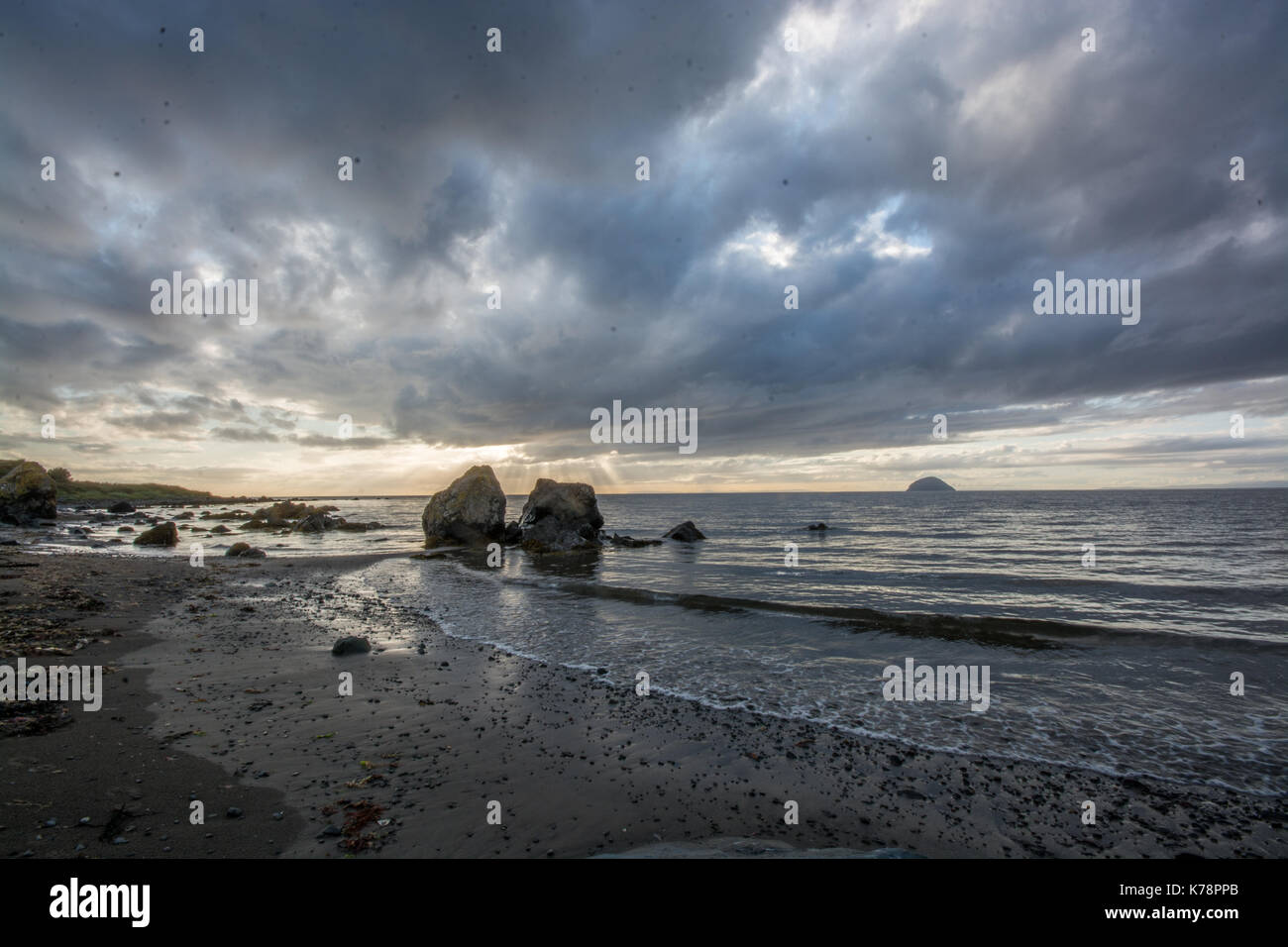 Seascape Blick über den Strand und das Meer in der Nähe von lendalfoot Girvan, Schottland Stockfoto