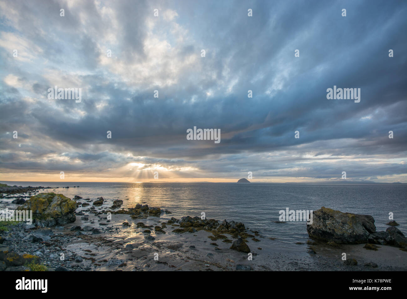 Seascape Blick über den Strand und das Meer in der Nähe von lendalfoot Girvan, Schottland Stockfoto