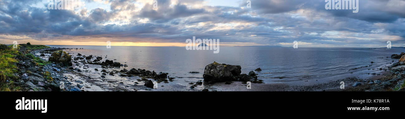 Seascape Blick über den Strand und das Meer in der Nähe von lendalfoot Girvan, Schottland Stockfoto