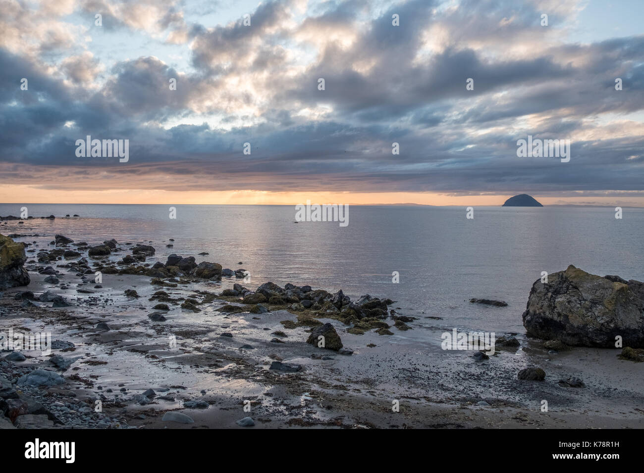 Seascape Blick über den Strand und das Meer in der Nähe von lendalfoot Girvan, Schottland Stockfoto