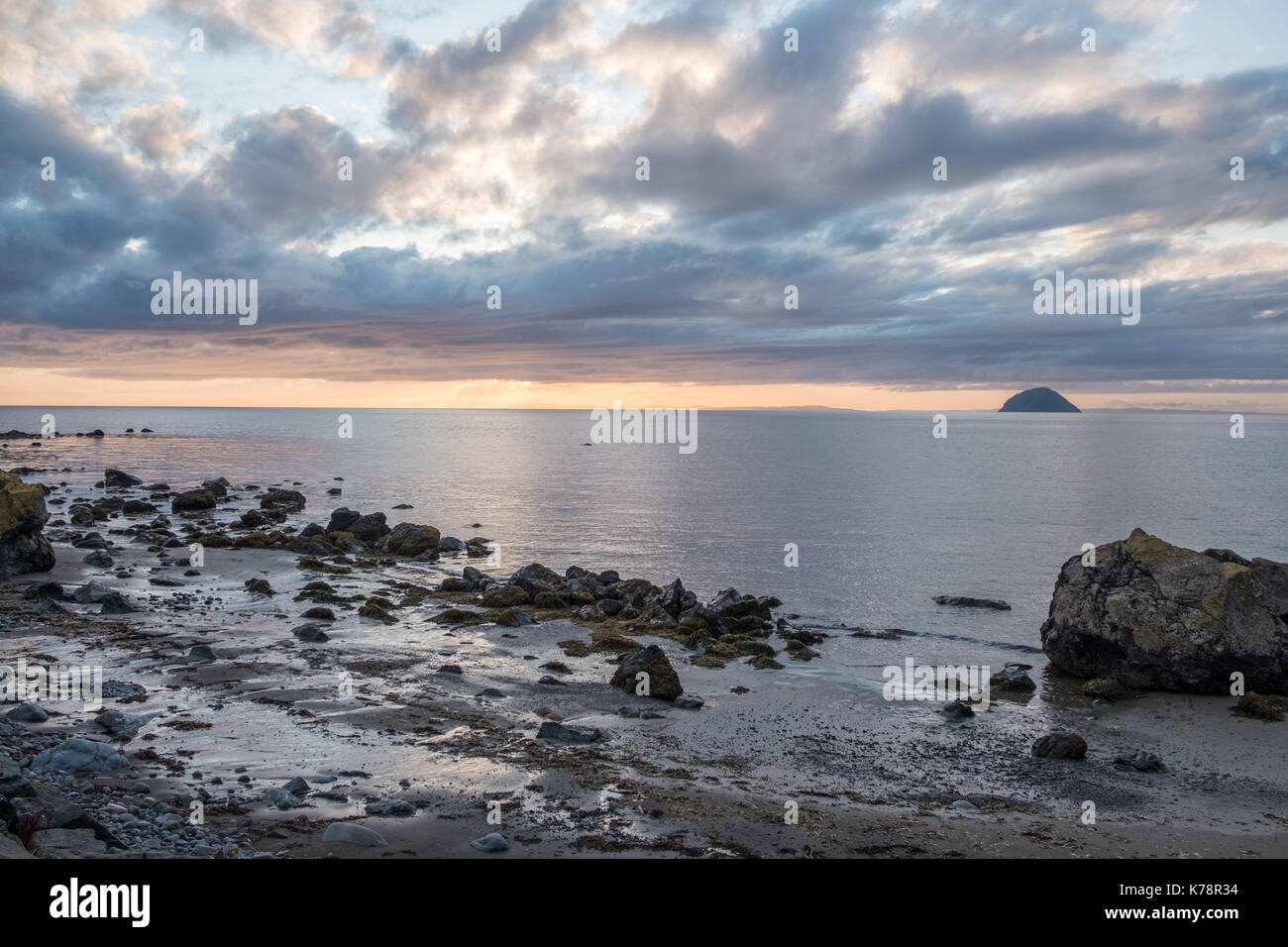 Seascape Blick über den Strand und das Meer in der Nähe von lendalfoot Girvan, Schottland Stockfoto