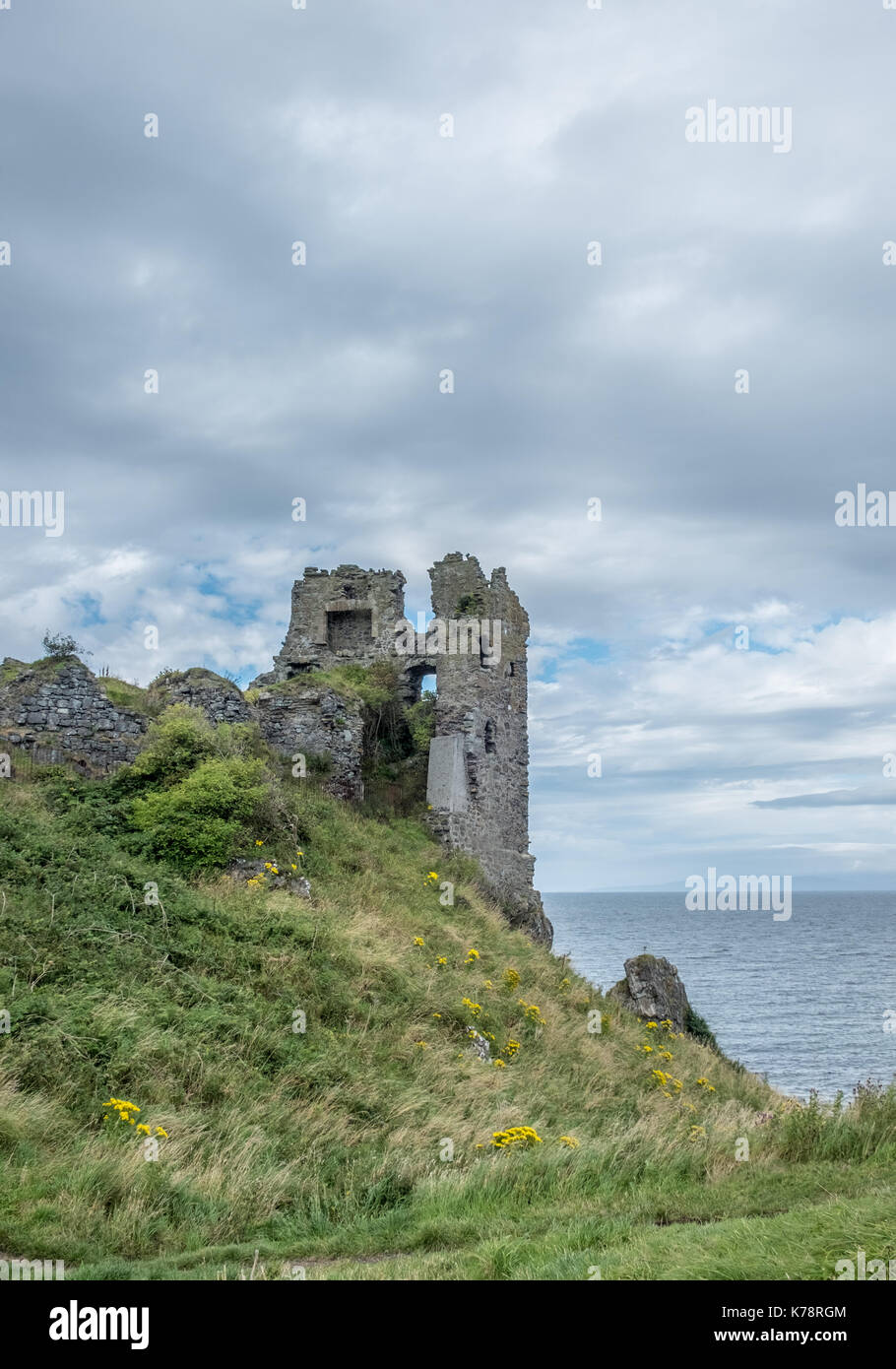 Ruinen An Der Kuste Bei Dunure Ayr Schottland Richtung Meer Suchen Stockfotografie Alamy