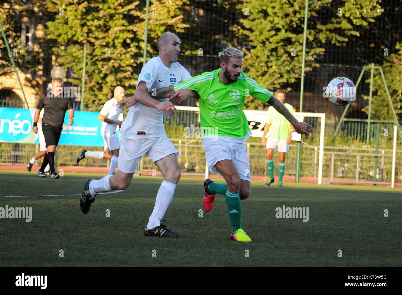 Vielzahl Club trifft Französische Armee Fußballmannschaft für eine Nächstenliebe übereinstimmen, Paris, Frankreich Stockfoto