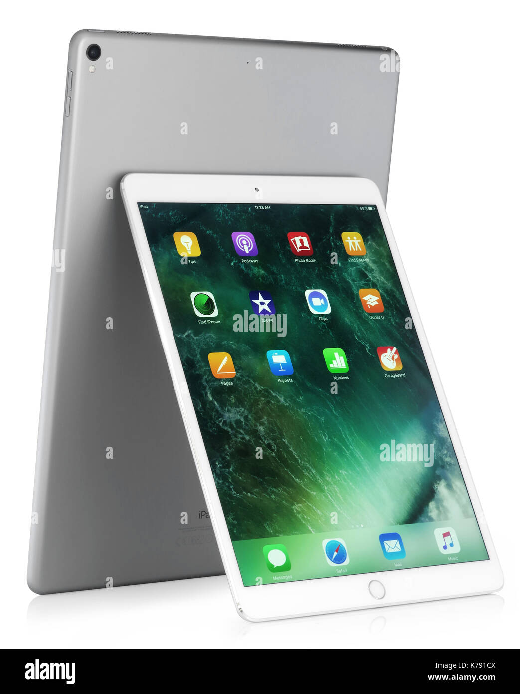 Koszalin, Polen - September 07, 2017: Schwarz iPad Pro 12,9 Zoll und weiß iPad Pro 10,5 Zoll. Geräte anzeigen die Anwendungen auf dem Startbildschirm angezeigt werden. T Stockfoto