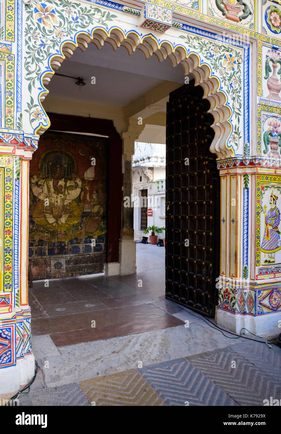 UDAIPUR, INDIEN - ca. November 2016: architektonisches Detail der Stadt Palast in Udaipur Stockfoto