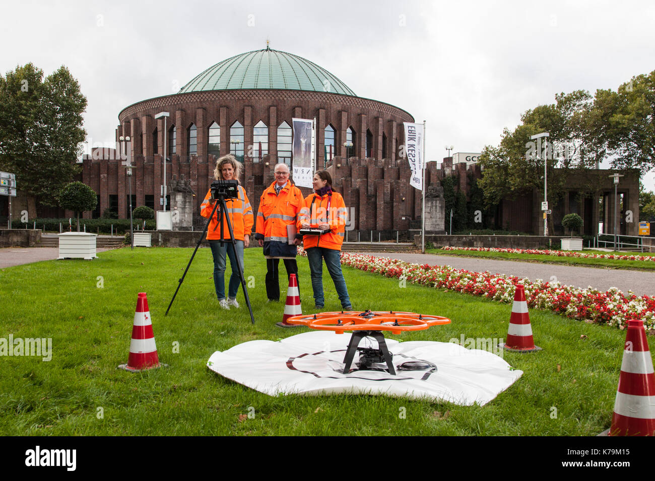 Vermessung und Kataster Office verwendet eine Drohne für Vermessung Stockfoto