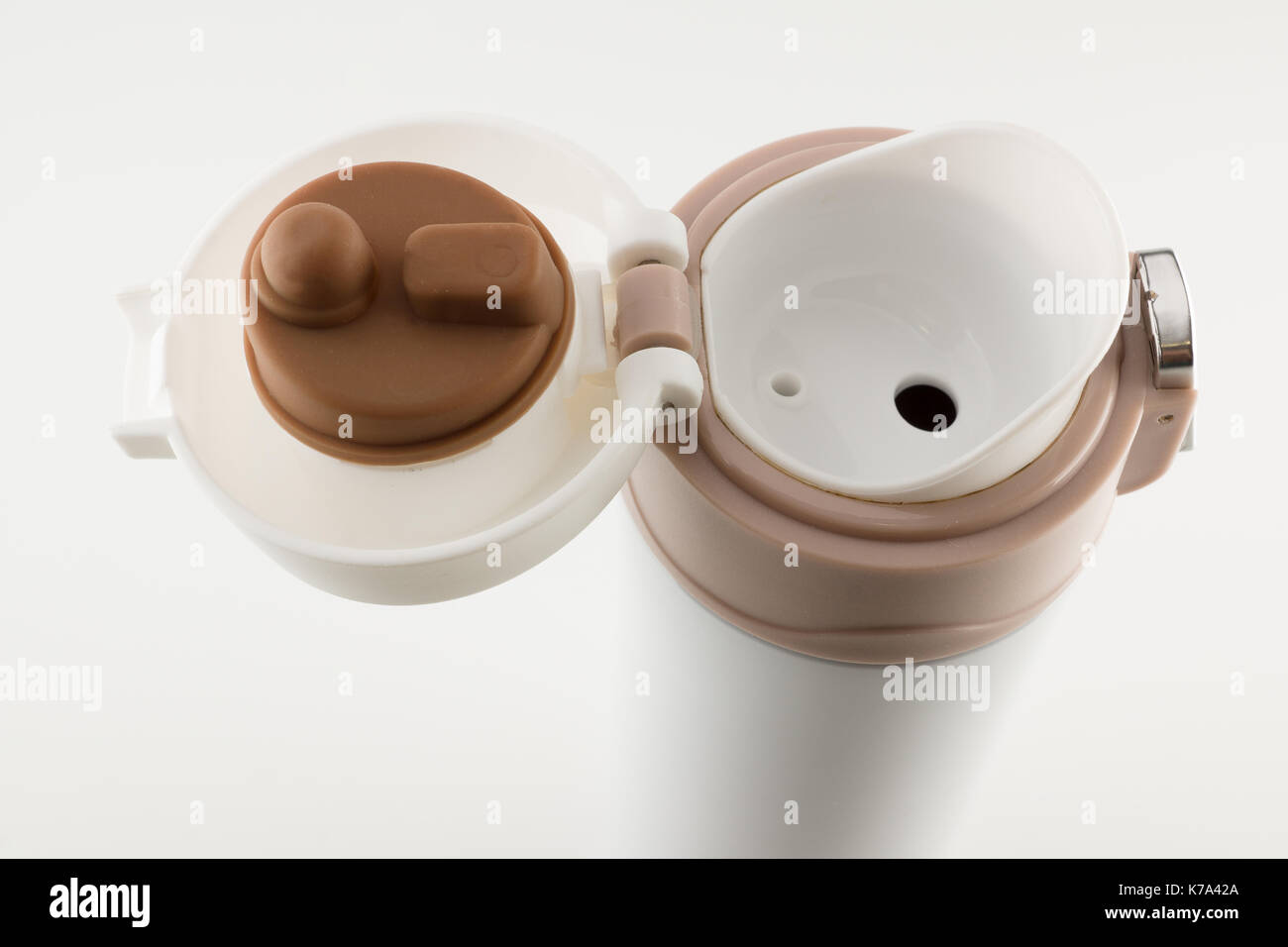 Thermos Travel Mug isoliert auf weißem Hintergrund Stockfoto