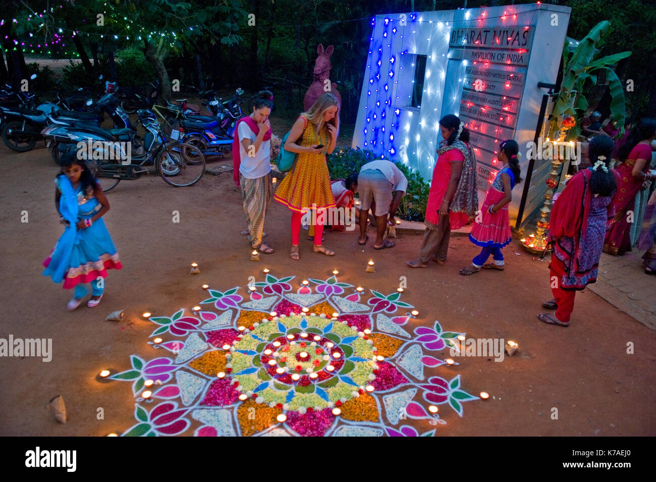AUROVILLE, INDIEN: Feier des Diwali, das indische Lichterfest Stockfoto