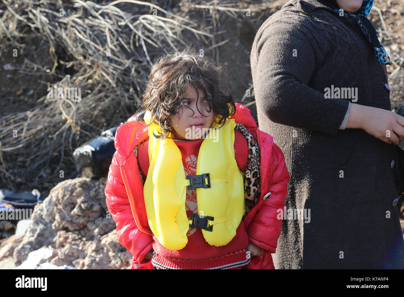 Lesbos, syrischen und Migranten aus der Türkei auf der griechischen Insel Lesbos. Im Bild eine Syrische kleines Mädchen Just Landed. 26/10/2015, Lesbos, Griechenland Stockfoto