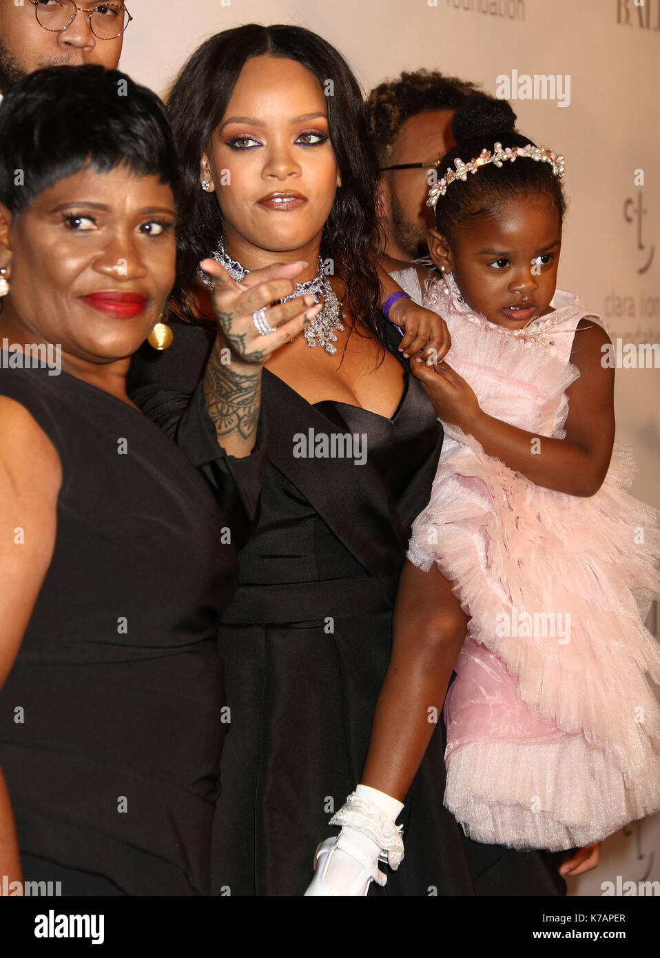 Rihanna And Mother Monica Braithwaite Stockfotos & Rihanna And Mother