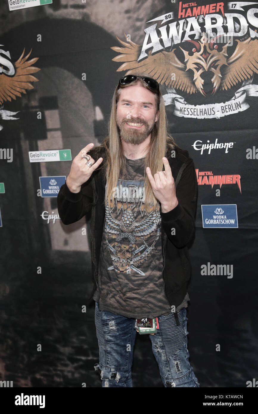 Berlin, Deutschland. 15 Sep, 2017. Der schwedische Bassist Pär Sundström von der Band Sabaton Ankunft im Metal Hammer Awards in Berlin, Deutschland, 15. September 2017. Foto: Jörg Carstensen/dpa/Alamy leben Nachrichten Stockfoto