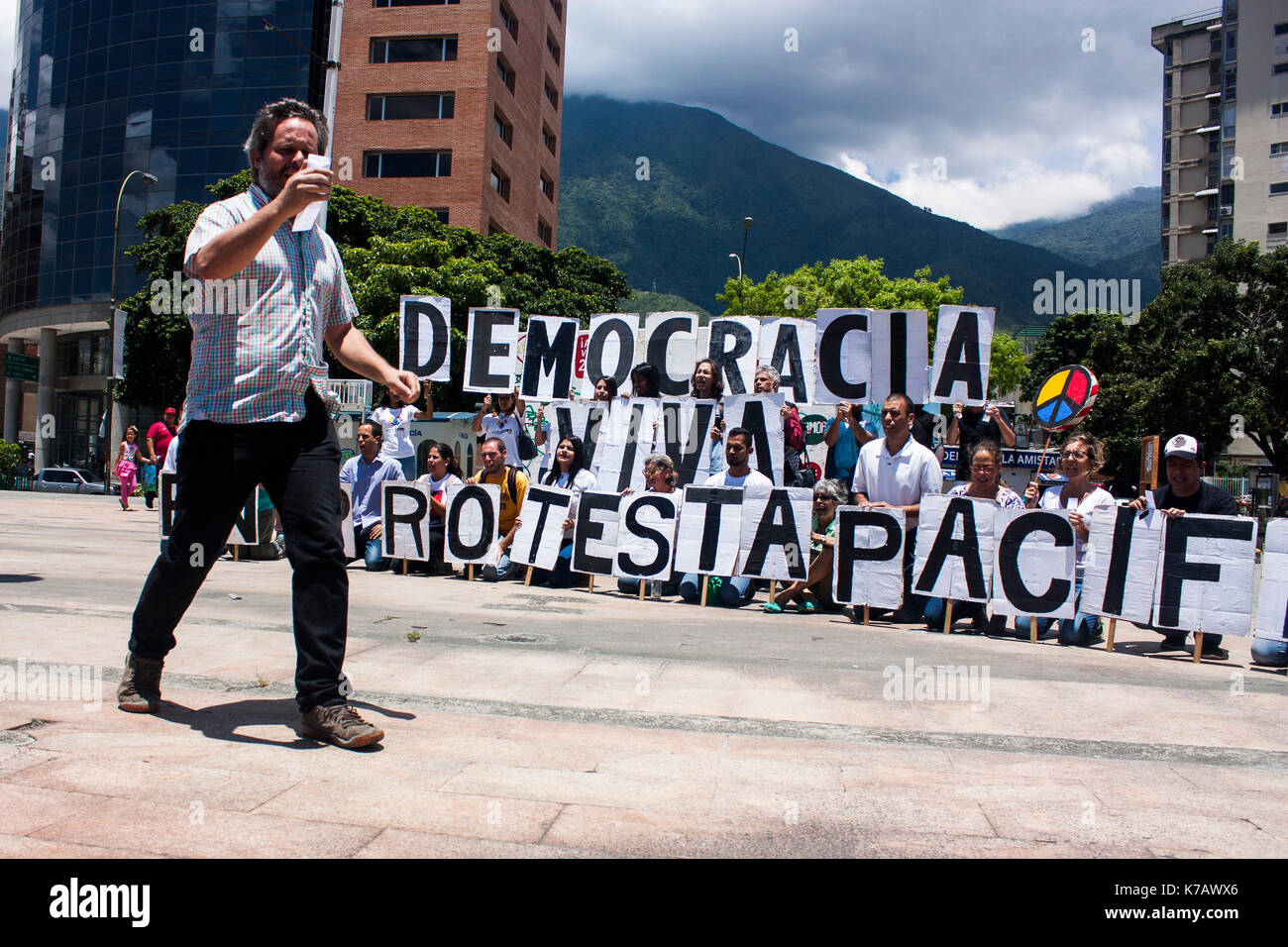 Caracas, Venezuela, 15. September 2017. Eine Zivilgesellschaft Gruppe bekannt als Dale letra (Lyrik) in einem friedlichen Protest gegen die autoritäre Politik der venezolanischen Regierung teilgenommen. Agustin Garcia/alamy leben Nachrichten Stockfoto