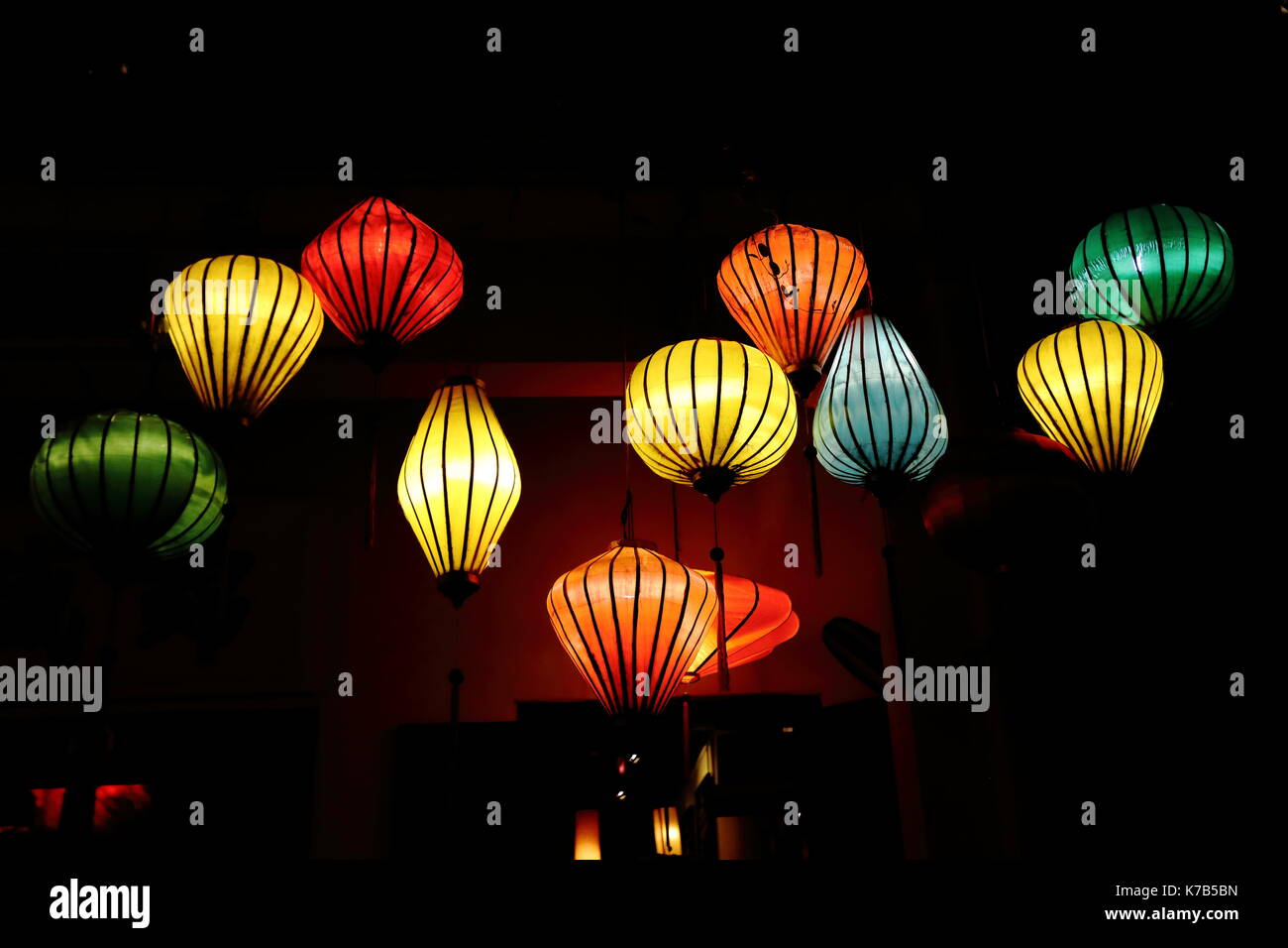 Bunte Laternen in der Altstadt von Hoi An, Vietnam, während der Full Moon Festival Stockfoto