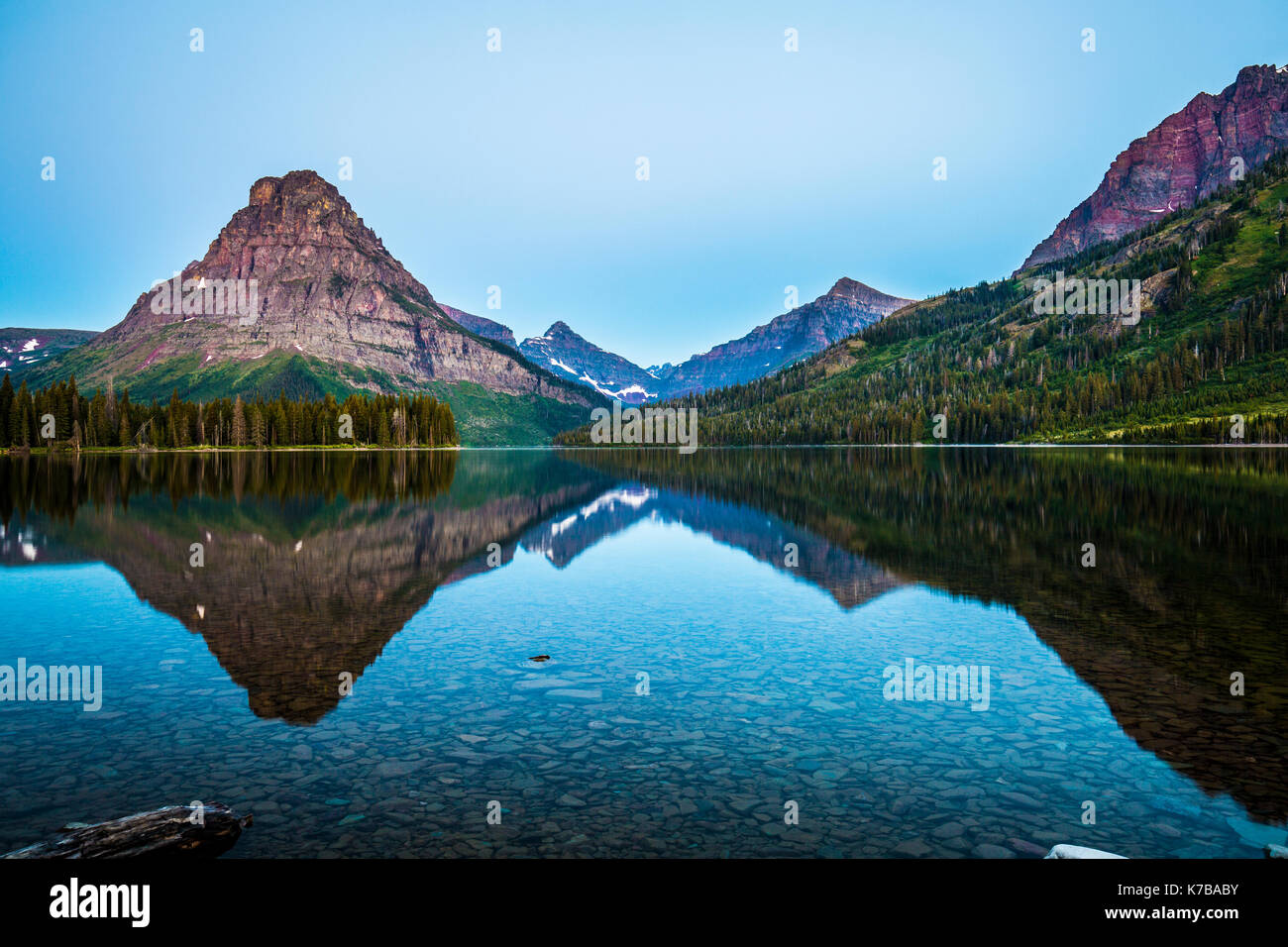 Mount grinnell Reflexion Many Glacier Glacier National Park sunirse Stockfoto